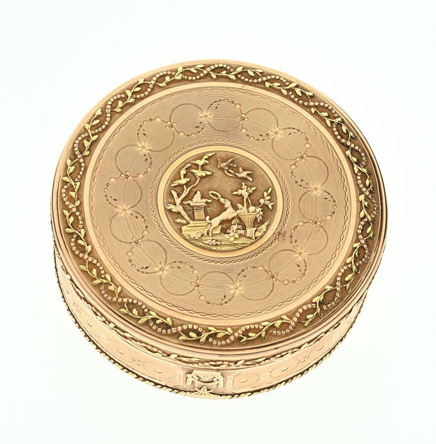 Null Pill box in yellow and pink gold 750/°° decorated with dog and birds in a g&hellip;