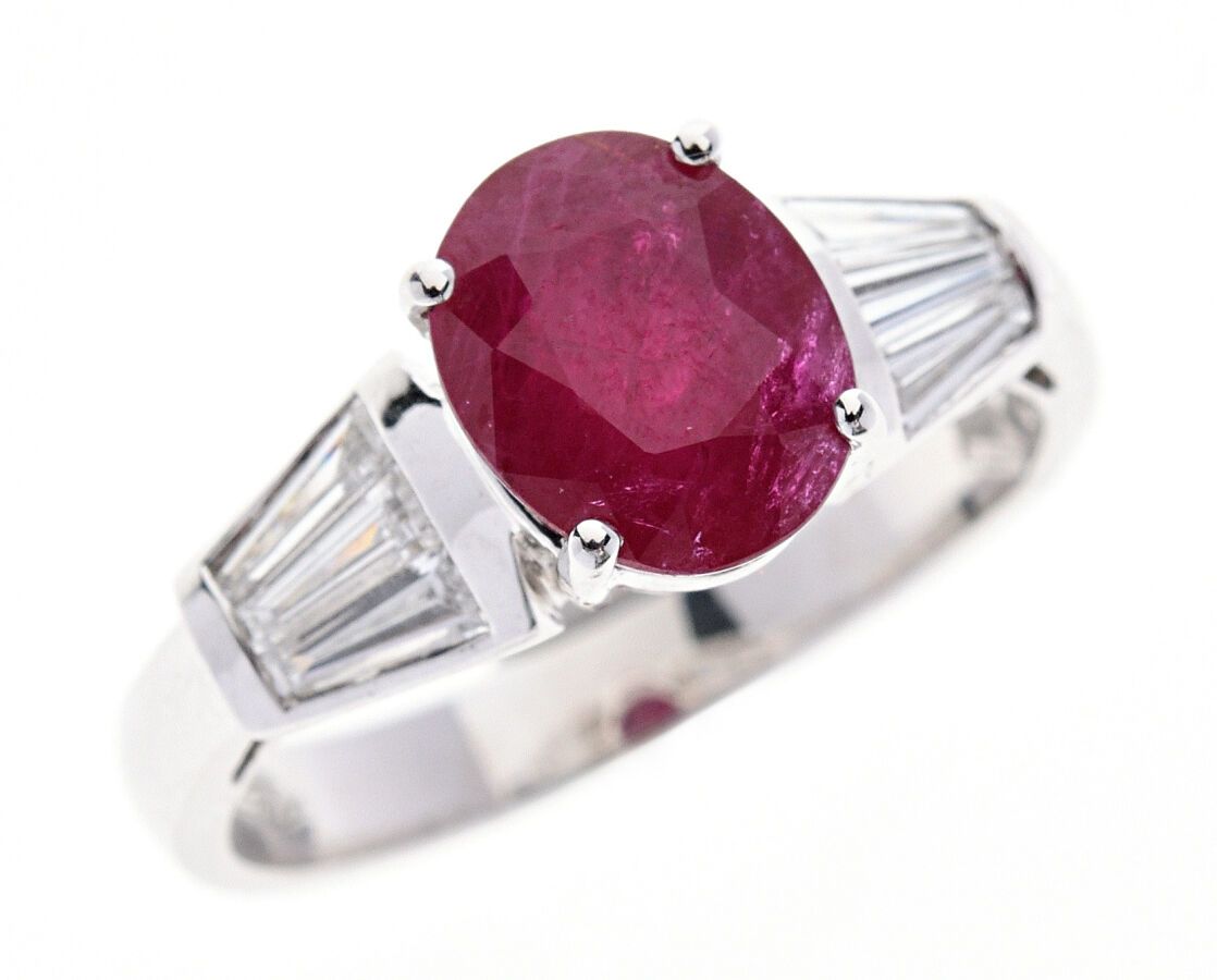 Null RING in white gold 750/°° set in its center with an oval ruby of 2.27 ct ap&hellip;