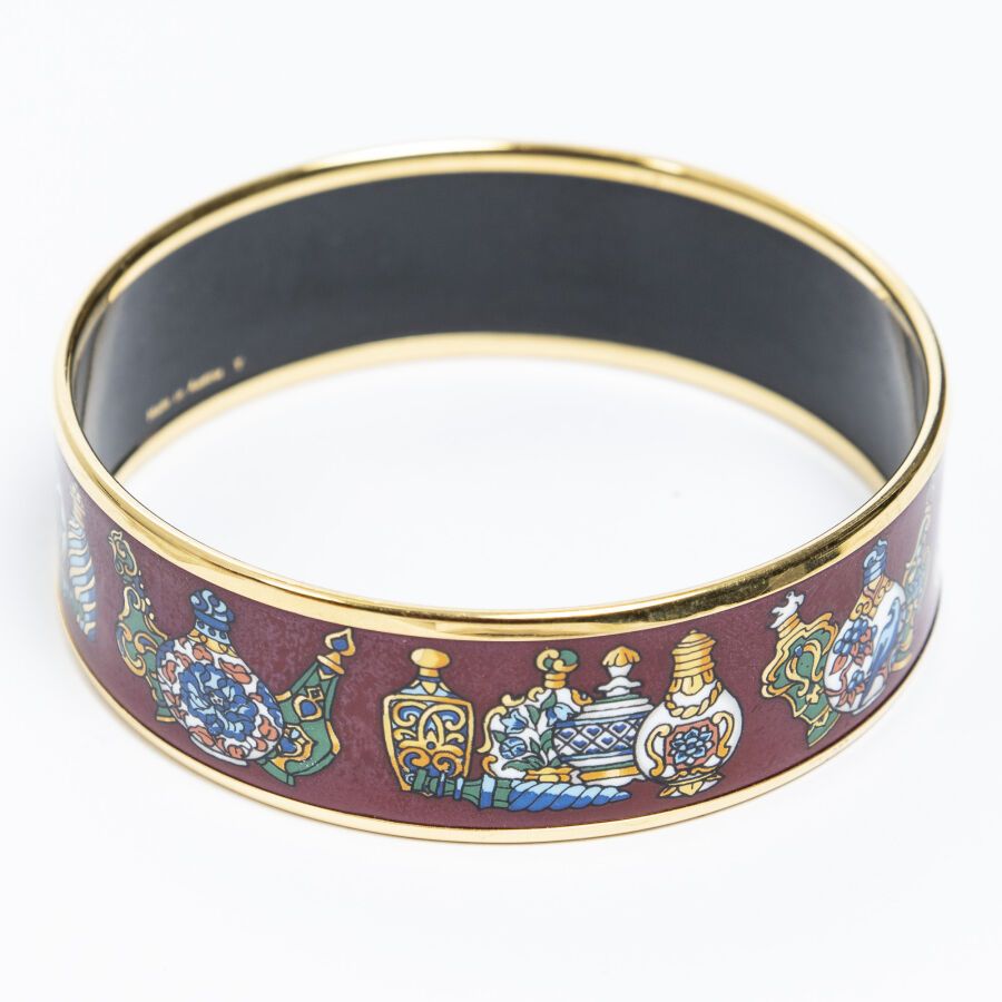 Null HERMES Paris - MM enameled bangle decorated with bottles on a red backgroun&hellip;