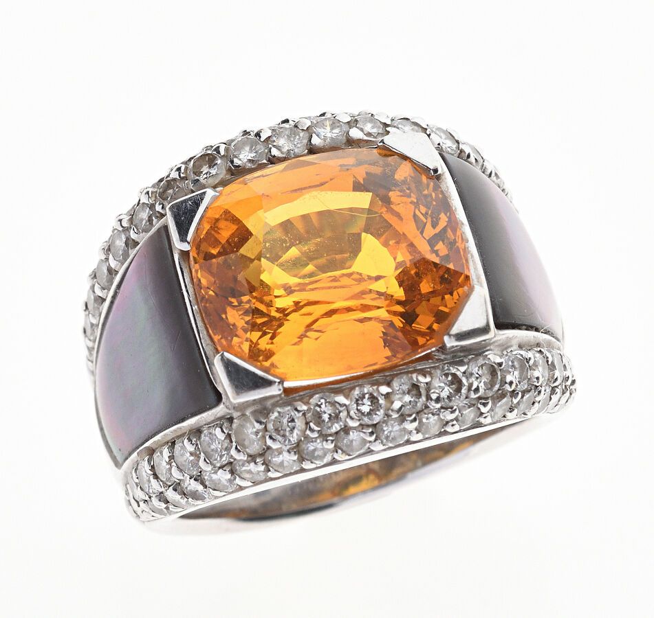 Null RING in white gold 750/°° centered on a large oval orange yellow sapphire o&hellip;