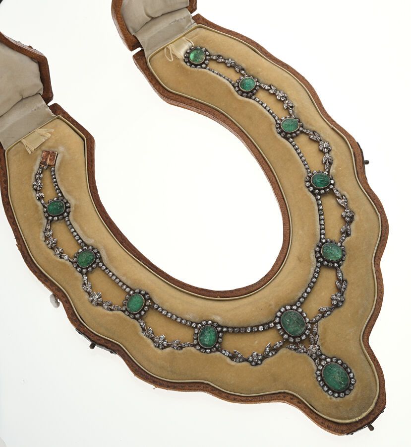 Null 重要的 "Drapery "项链，安装在750°的玫瑰金和800°的银上，装饰有花纹，全部镶嵌有玫瑰式切割和老式切割的钻石，在封闭式镶嵌和金板上有十颗&hellip;