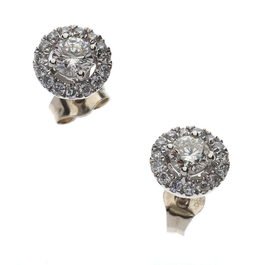 Null Paar Ohrringe aus 750/°° Weißgold mit je einem Diamant im Brillantschliff v&hellip;