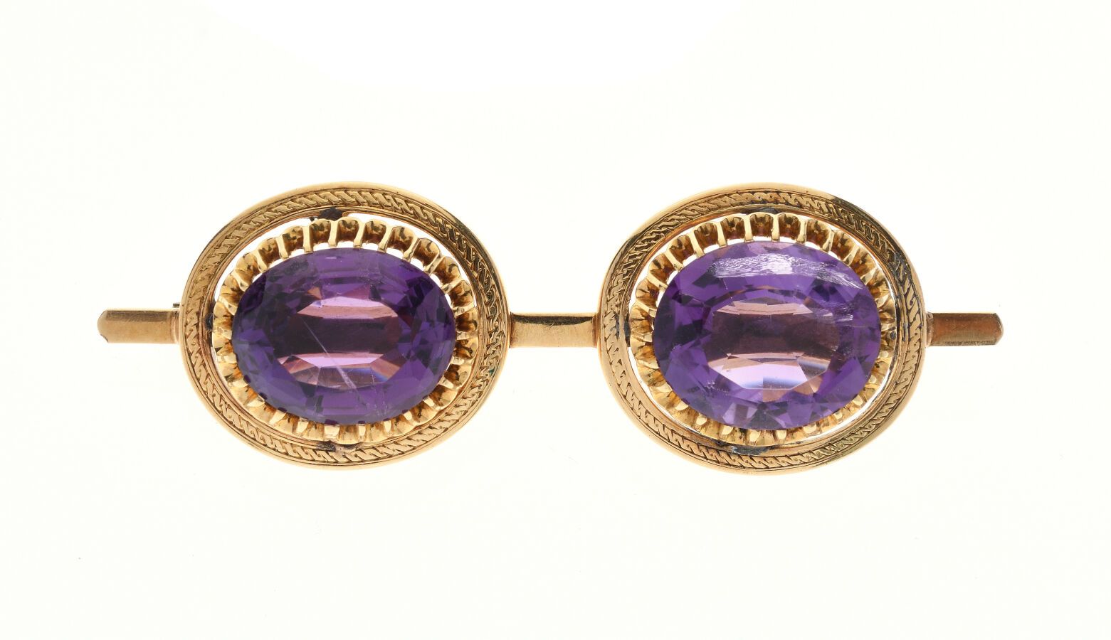 Null Barrette" in yellow gold 750/°° chased with two important oval amethysts in&hellip;