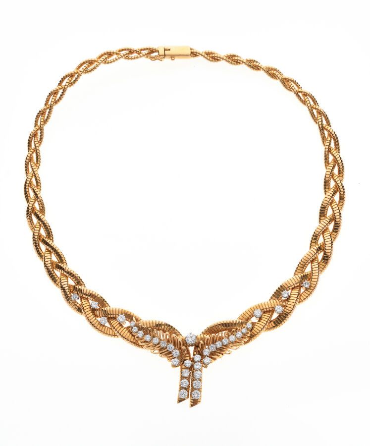 Null NECKLACE in yellow gold 750/°° tubogaz braided ending with a knot surmounte&hellip;