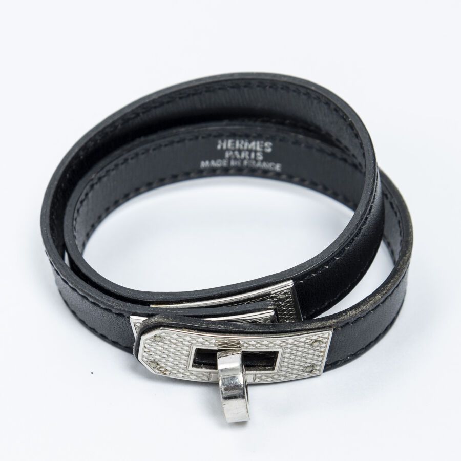 Null HERMES Paris - BRACELET modèle "Kelly double tour" en cuir noir et métal ar&hellip;