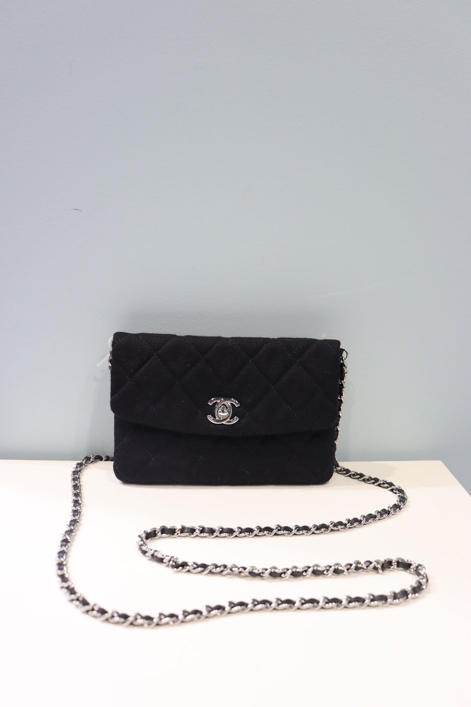 Null CHANEL - Bolso bandolera "Timeless Mini" de punto acolchado, adorno metálic&hellip;