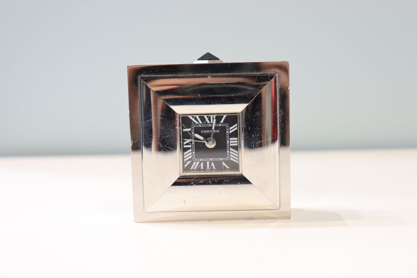 Null CARTIER - Square steel CLOCK, black dial, whitened steel hands, Roman numer&hellip;