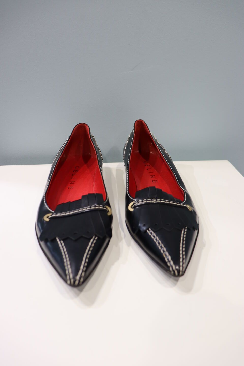 Null CELINE - 一双黑色皮革的女鞋，红色内里，尺寸38。状况良好，有些磨损。