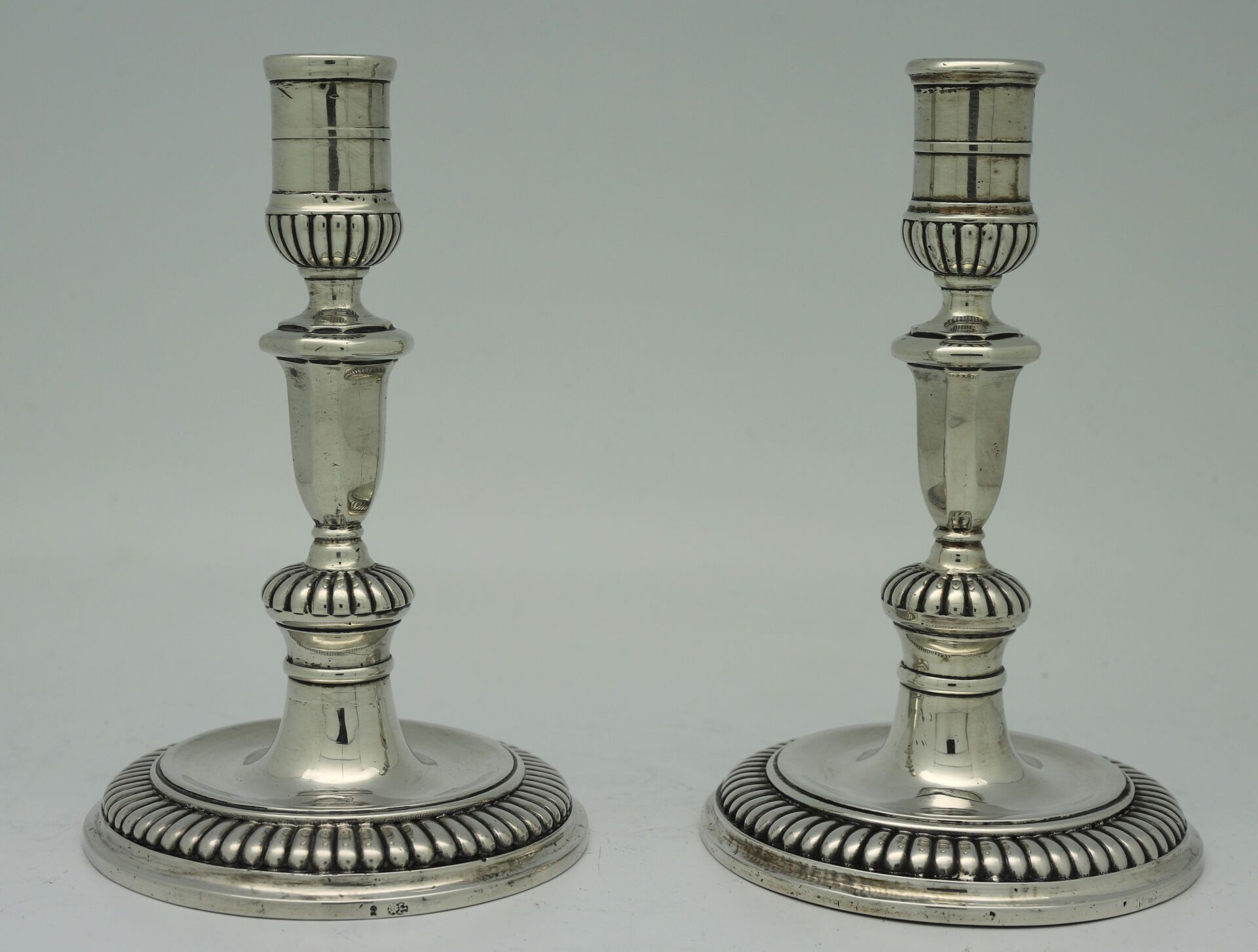 Null Abel COURTILLIS - Montpellier 1698/1699 - Pair of silver candlesticks with &hellip;