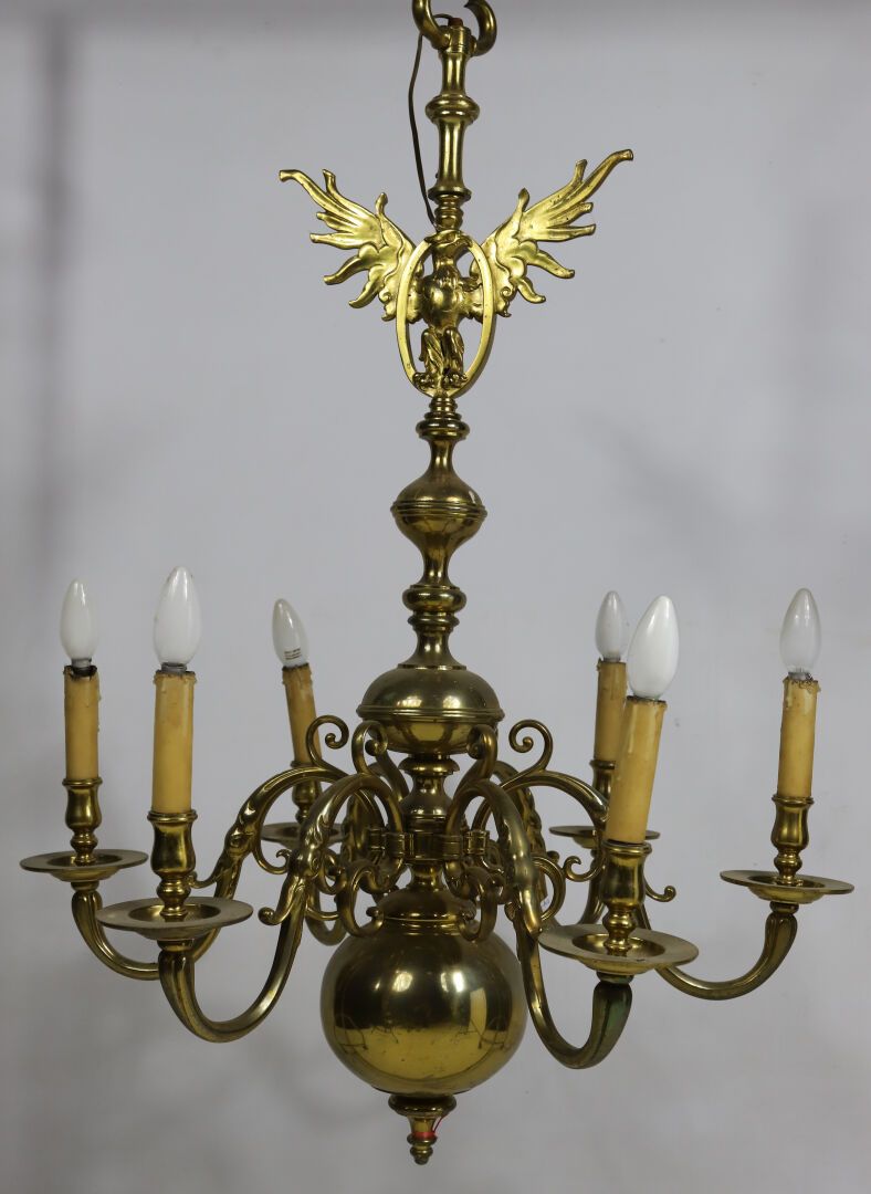 Null IMPORTANT LUSTRE en bronze doré à six bras de lumière surmonté d'un aigle d&hellip;