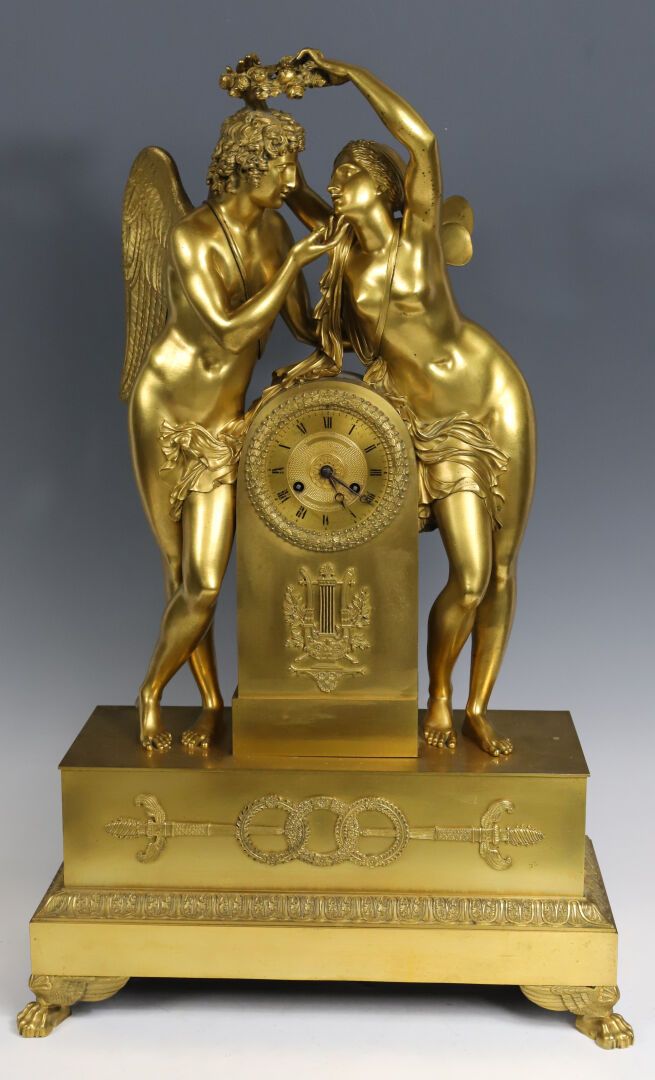 Null EXCEPTIONNELLE et GRANDE PENDULE en bronze doré représentant Amour et Psych&hellip;