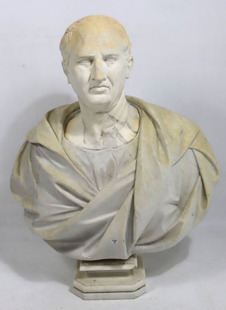 Null GRANDE busto romano in marmo scolpito (con 1 base)
Stile antico 
83 x 64 cm