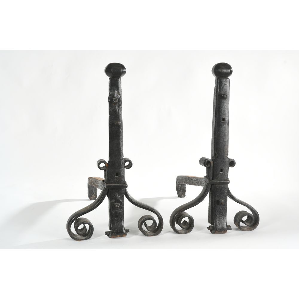 Null Pair of iron LANDIERS LOUIS XIII with scroll patterns. Baluster upright. Ep&hellip;