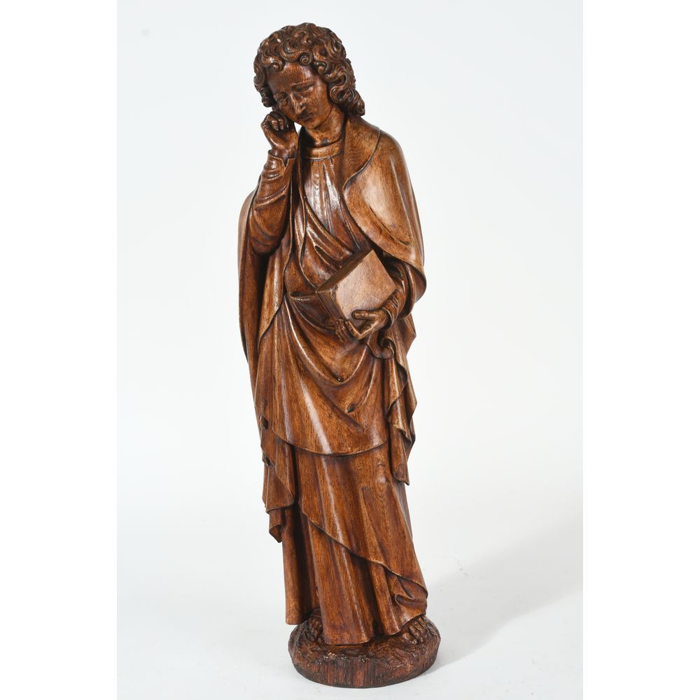 Null 一个具有美丽的自然光泽的橡木雕塑，表现了圣约翰的冥想。他站着，左手拿着一本圣经。北方的工作 19世纪。H.71.