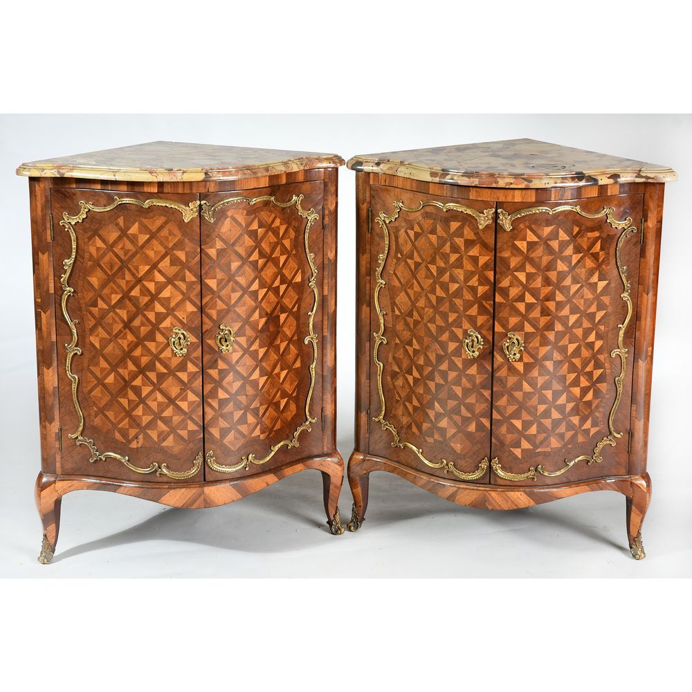 Null PAIR OF ENCOIGNURES LOUIS XV in precious wood veneer with diamond marquetry&hellip;