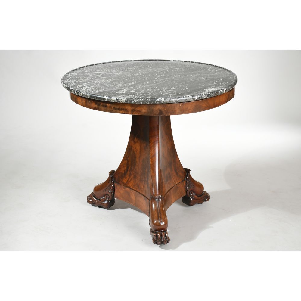 Null GUERIDON EMPIRE of round form with trapezoidal shaft. Legs with casters. Gr&hellip;