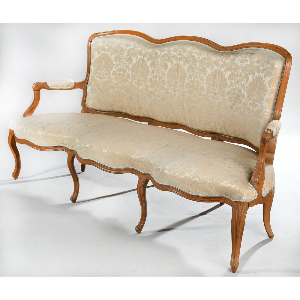 Null CANAPE LOUIS XV in natural wood with mouldings. The backrest is scalloped. &hellip;