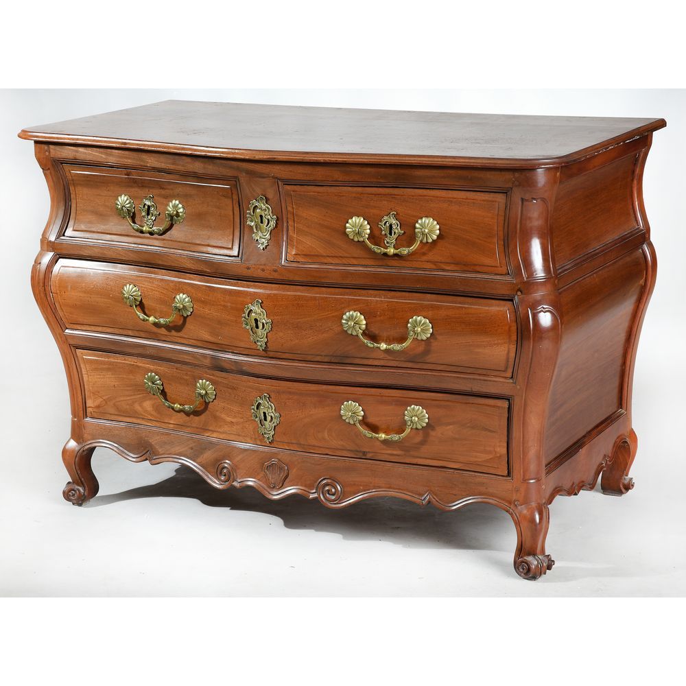 Null COMMODE DE PORT LOUIS XV in solid mahogany with a nice curve on the front a&hellip;