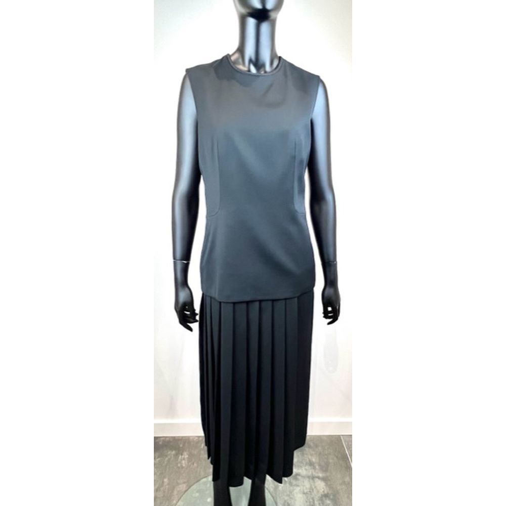 Null HERMES. Long dress in black viscose and silk. Round neckline. Sleeveless. P&hellip;