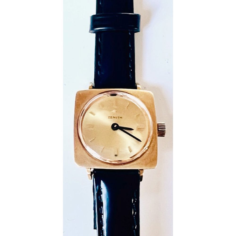 Null ZENITH. Reloj de señora en oro 750°/°°. Caja cuadrada. Fondo de oro (20 mm)&hellip;