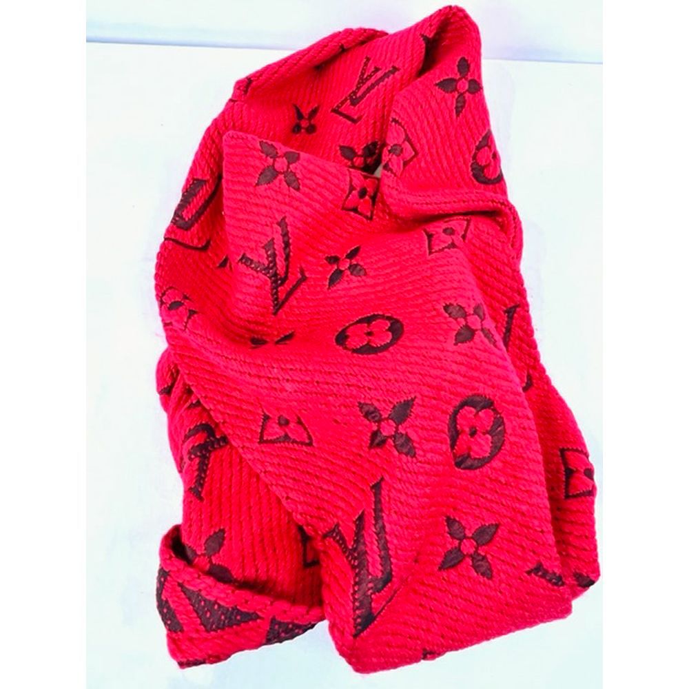 Null Louis VUITTON.羊毛和红色丝绸的围巾，有黑色字母图案。新的，带盒子的。