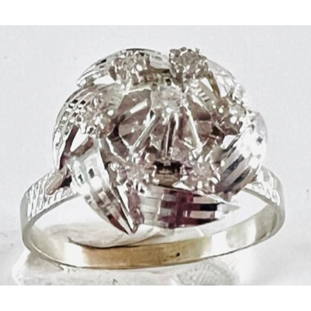 Null 750°/°的白金戒指，镶嵌7颗钻石。TDD.60,5.PB.4,29grs.