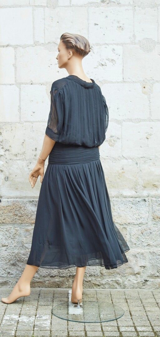 Null L'ENVOL PARIS.黑色粘胶短裙，吊带衫和长裙。尺寸40。
