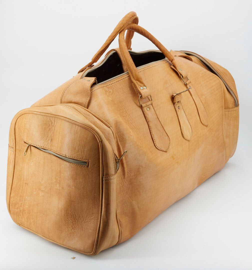 Null A natural leather travel bag 

32x61cm