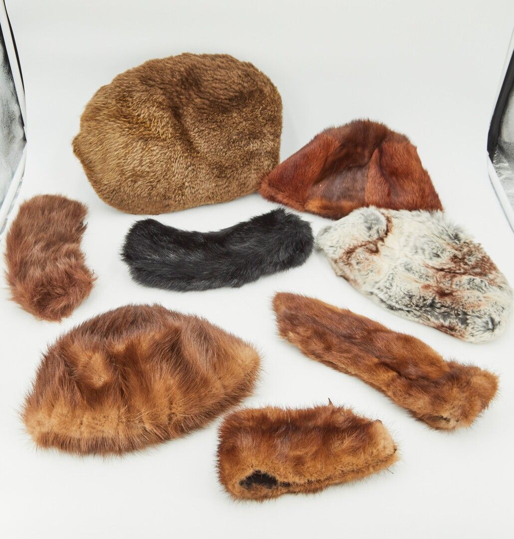 Null Set of fur:

- 3 toques

- 1 pocket sleeve

- 4 collar elements