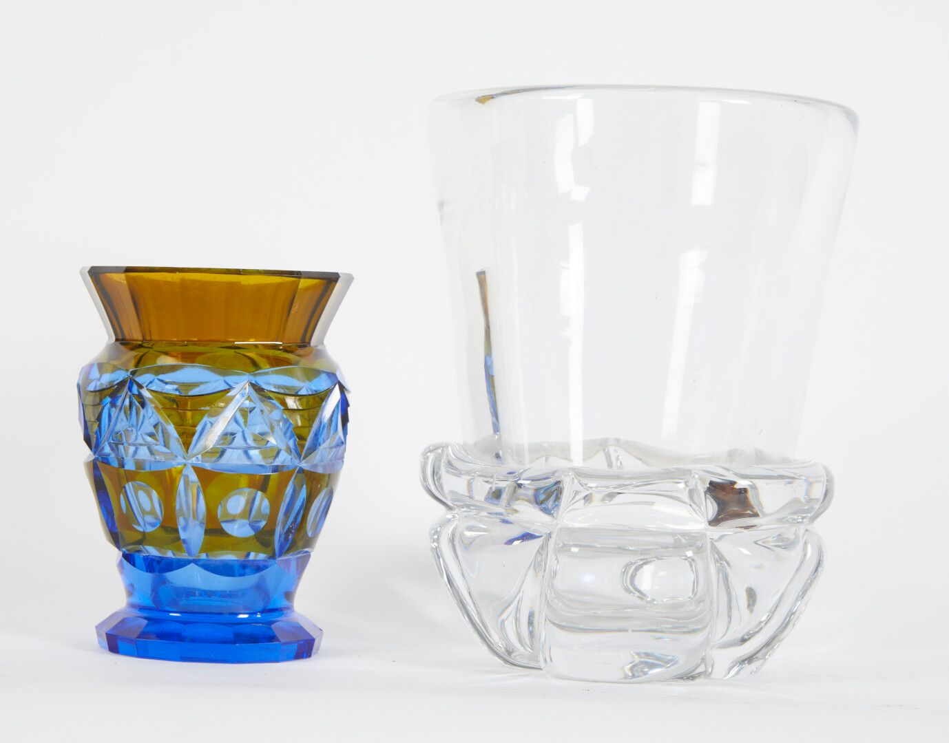 Null 圣卢斯

水晶花瓶，底座上有运动装饰。

高度：18厘米

连接一个蓝色水晶的小花瓶（脚下有事故）。

高度：12.5厘米