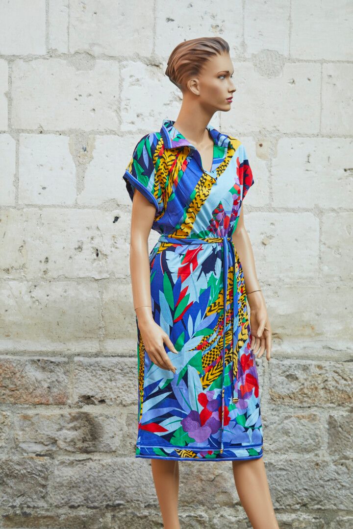 Null LEONARD. Kleid aus Jersey mit mehrfarbigem Dschungel-Print. Kurze Ärmel, Po&hellip;