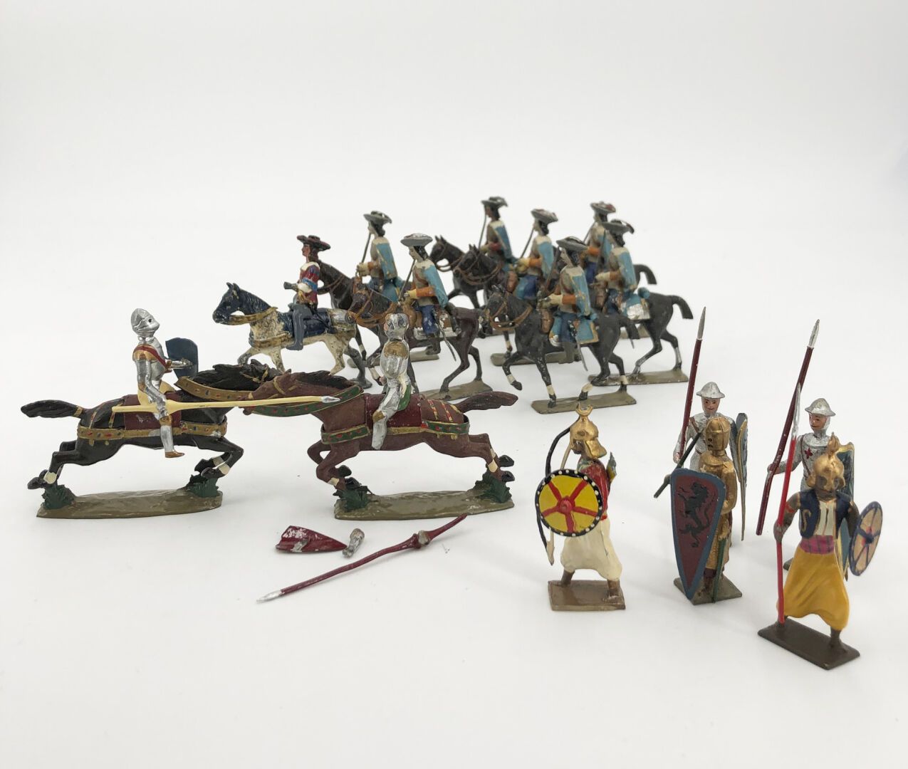 Null Ronde Bosse - CBG：路易十四和六个骑马的火枪手。法国 17世纪。

锦标赛骑士--十字军和亚述人。法国 15世纪