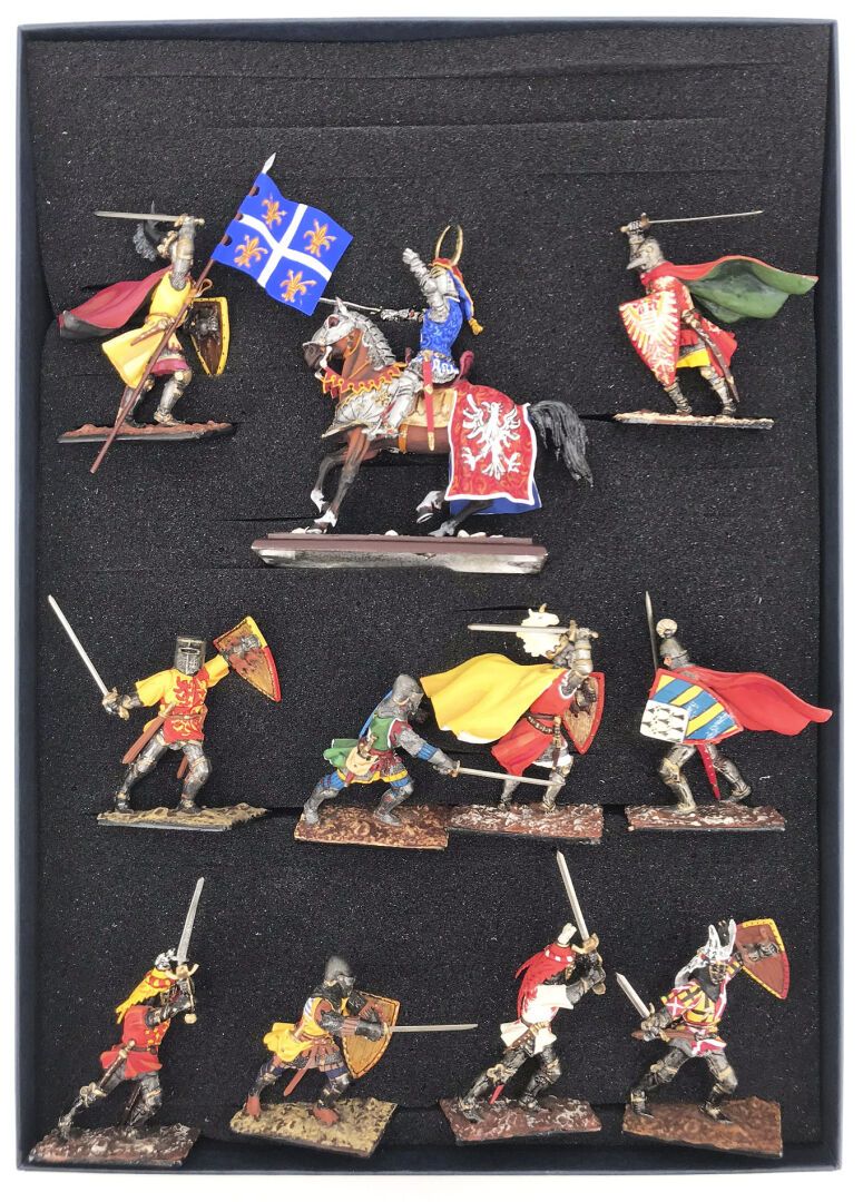 Null RUSSLAND und Verschiedenes: Schachtel mit 11 russischen Rittern und "Les Pe&hellip;