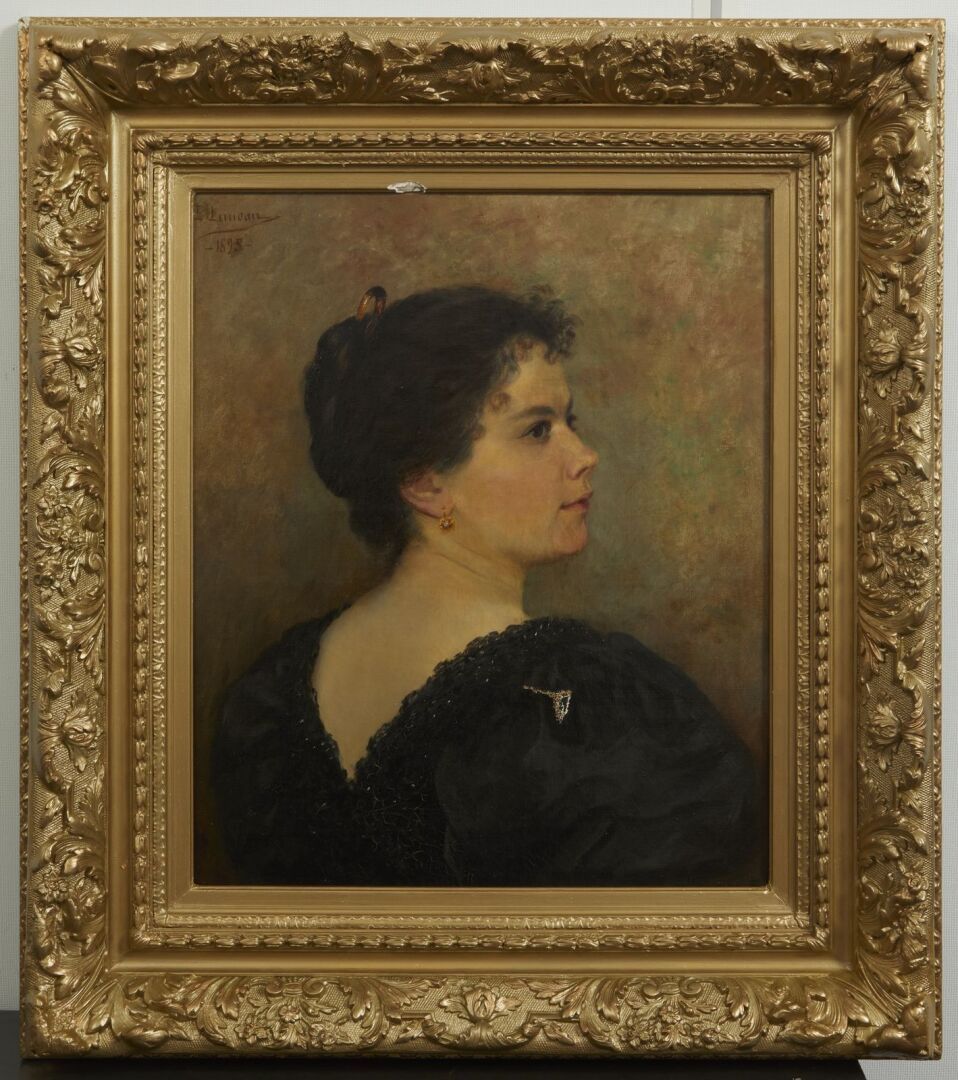 Null E LUMEAU ( XIXe).

Portrait de femme à la robe noire

Huile sur toile signé&hellip;