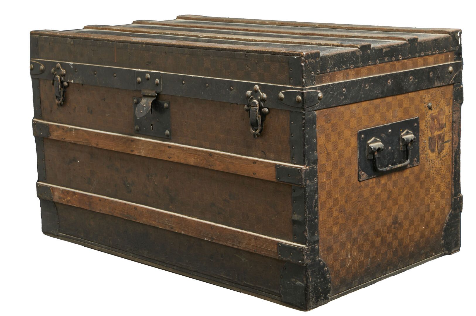 Null LOUIS VUITTON
Coated canvas trunk with checkerboard pattern.
Leather, wood &hellip;