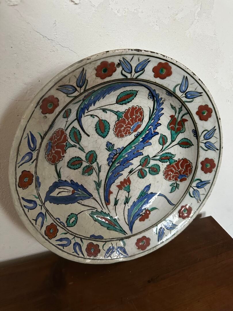 Null Polychrome siliceous ceramic circular dish decorated with carnations and a &hellip;