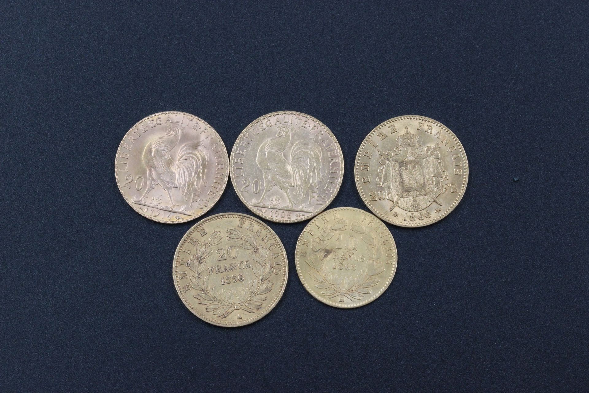 Null Lot de 4 pièces 20 Francs or dont Napoléon III tête nue 1856 A, Napoléon II&hellip;