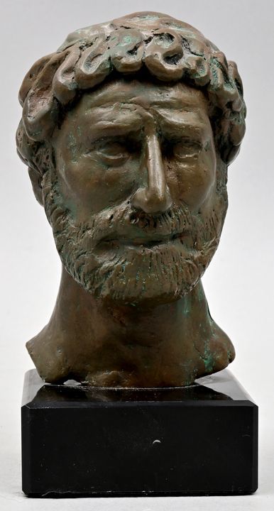 Büste Hadrian / Bust of Hadrian 罗马皇帝哈德良（公元76年-138年）的小半身像，可能大致是根据卡皮托林博物馆的大理石雕像制作的&hellip;