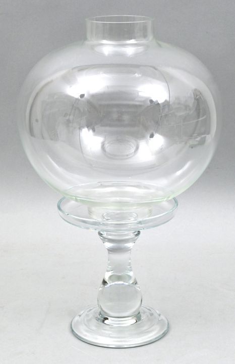 Zwei Glasteile / Two objects from glass 两个玻璃部分，玻璃基座呈蓝色，有小架子和几乎完整的球形玻璃穹顶，顶部和底部有开口&hellip;