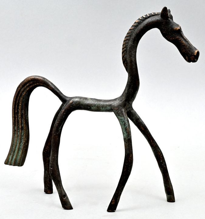 Kleines Bronze-Pferd / Small bronze horse Bronze antique de cheval, patiné. 20e &hellip;