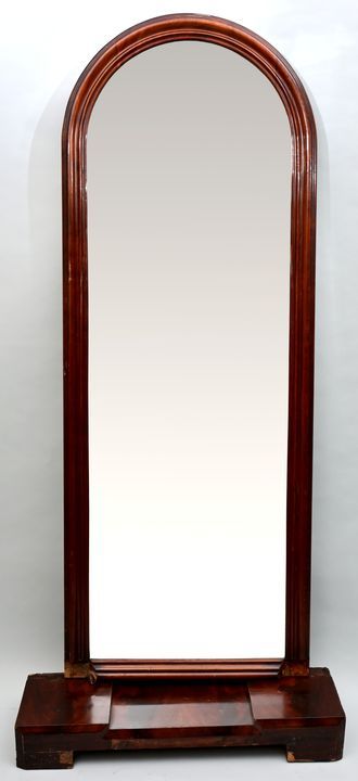 Gr. Ovaler Spiegel / Mirror Großer Spiegel, Ende 19. Jh Mahagoni, halbrunder Kop&hellip;