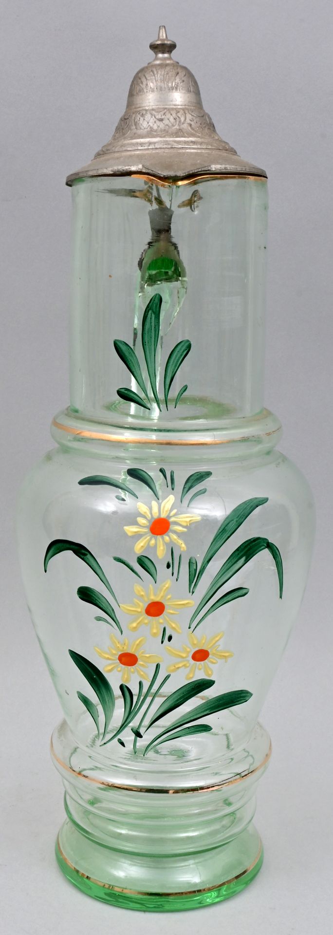 Saftkanne, Zinndeckel/ glass pitcher Pot à jus, vers 1900 Verre vert clair avec &hellip;