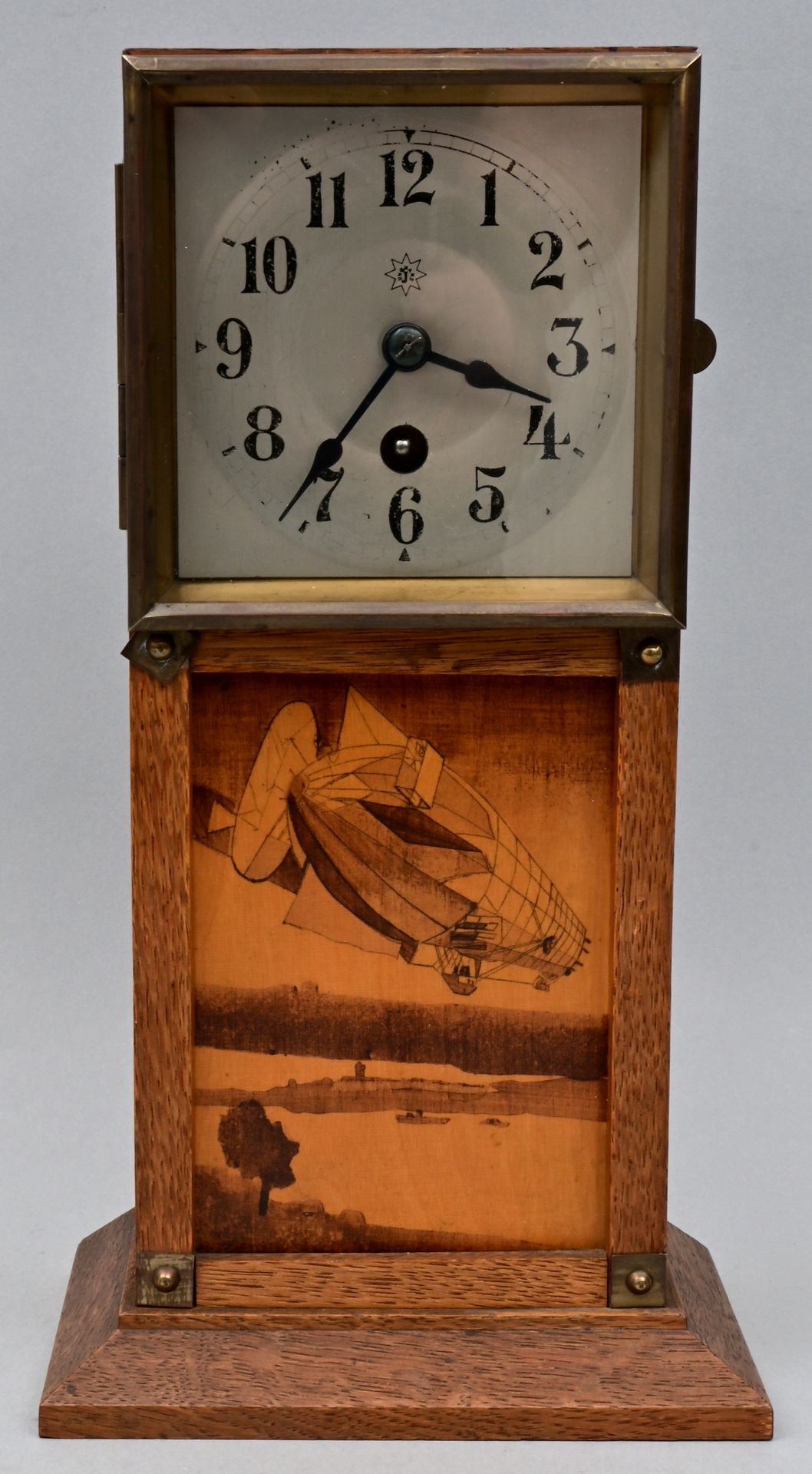 Tischuhr Zeppelin / Table clock Horloge de table, Schramberg/Forêt-Noire, Gebr. &hellip;