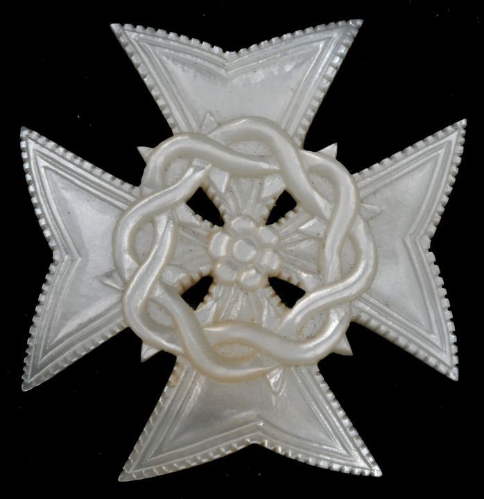 Brosche ''Stern''/ brooch 胸针''星''与荆棘之冠 珍珠之母收藏家编号在背面，4.8 x 4.8厘米 胸针''星''与荆棘之冠 珍珠之&hellip;