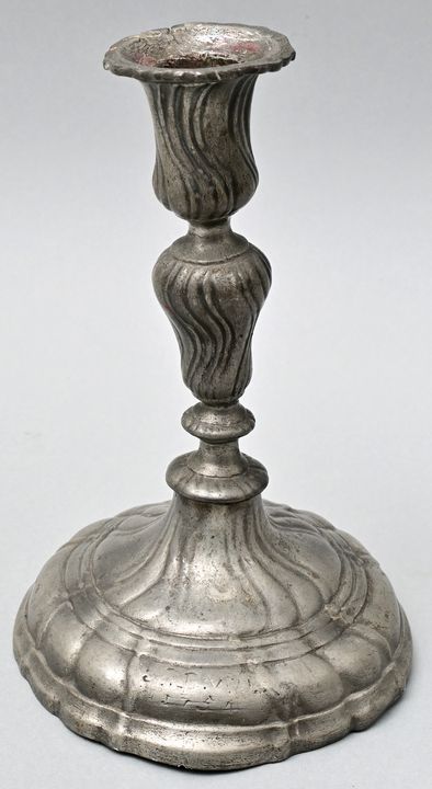 Zinn-Leuchter/ pewter candlestick Leuchter im Barockstil Wohl Stilreproduktion. &hellip;