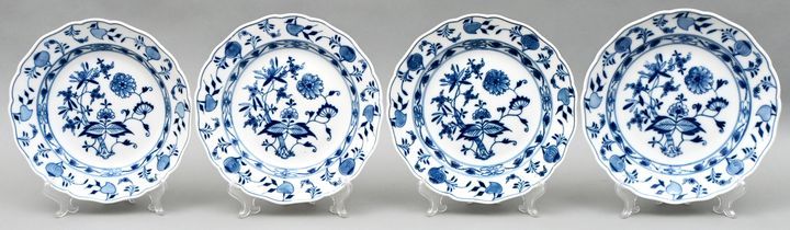 4 Speiseteller, Meissen Zwiebelmuster/ 4 plates Quatre assiettes à soupe, Meisse&hellip;