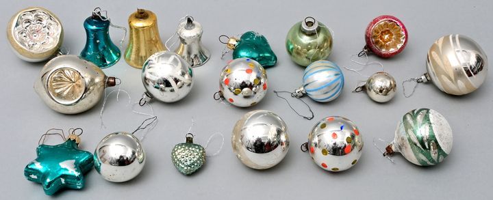 Konvolut Christbaumschmuck / Christmas tree decorations Lot de décorations d'arb&hellip;