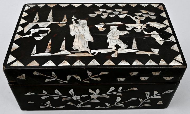 Kästchen/ box Boîte en bois avec deux figures asiatiques, probablement Japon Boi&hellip;