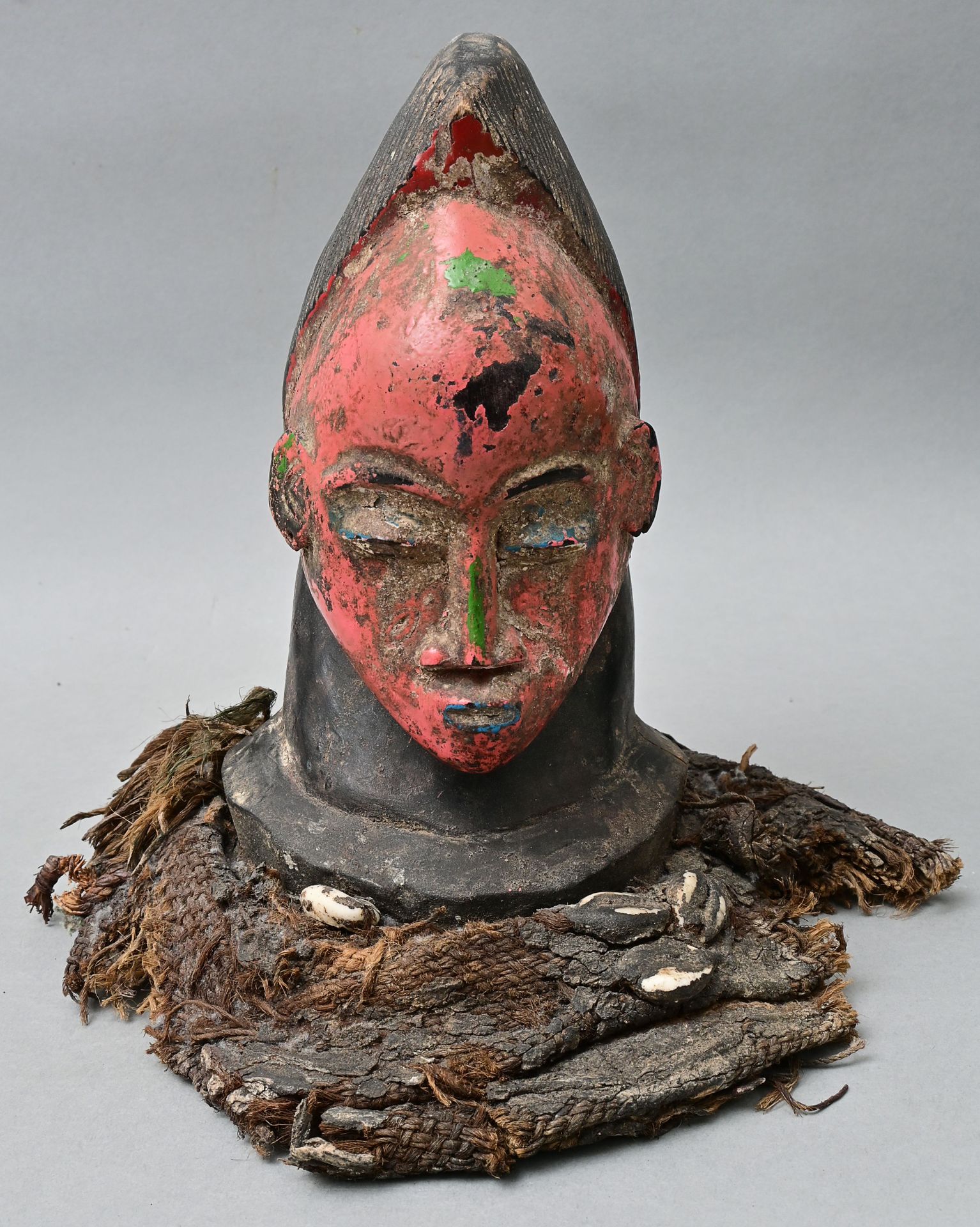 Null Coiffe de danse ( ?), Côte d'Ivoire Bois sculpté, forme d'une tête de femme&hellip;