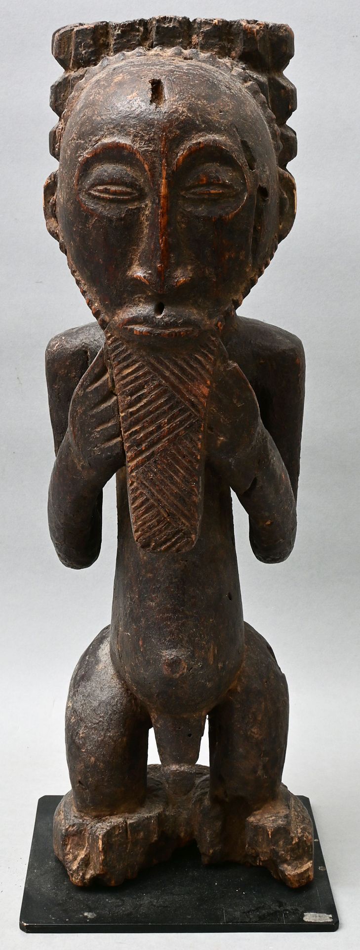 Null Figure de sorcier/fétiche, RD Congo, Luba/ Hemba ou Kusu Figure masculine d&hellip;